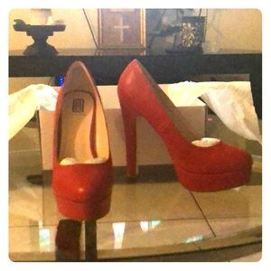 Red Pumps